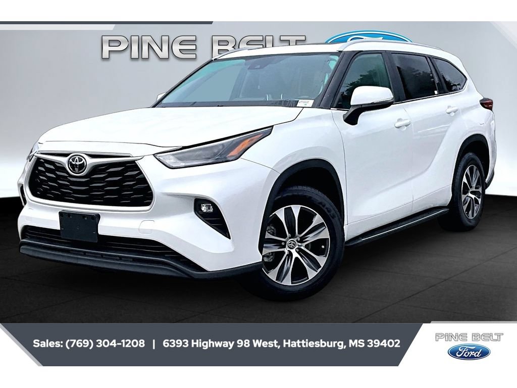 Used 2023 Toyota Highlander XLE FWD image 11
