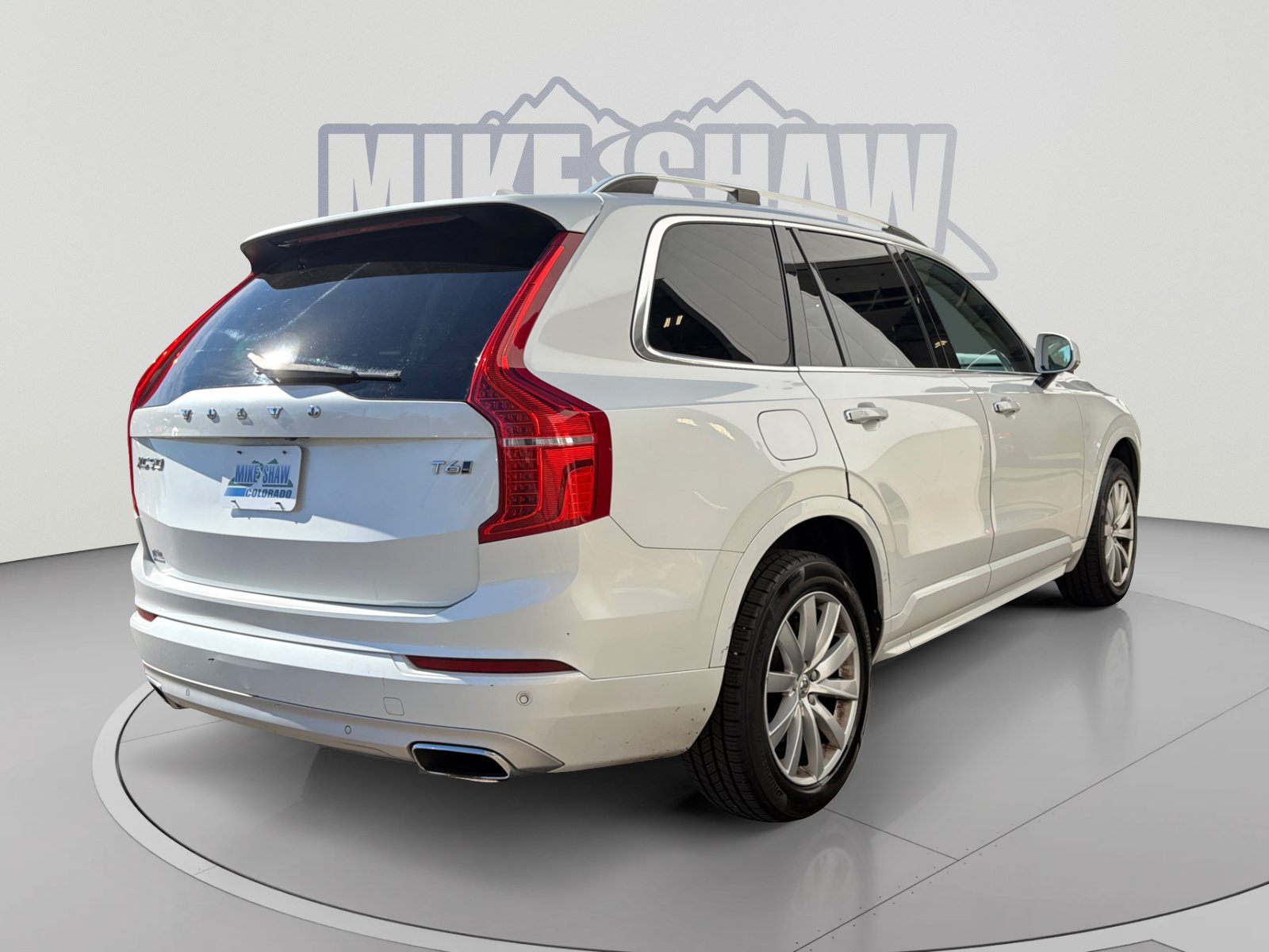 Used 2018 Volvo XC90 T6 Momentum w/ Momentum Plus Package AWD/4WD image 5