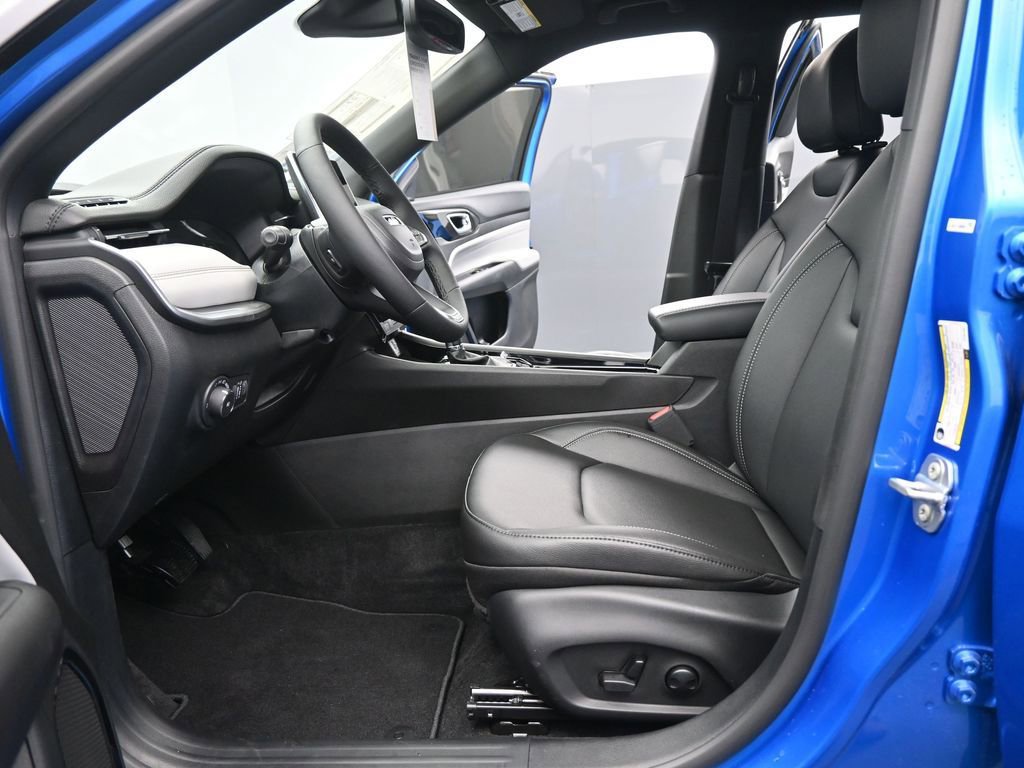 New 2025 Jeep Compass Limited image 10