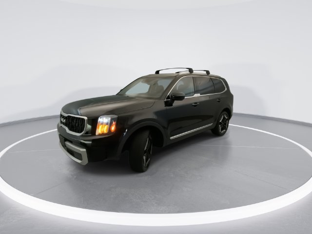 Used 2024 Kia Telluride EX w/ EX Captain's Chair Package AWD/4WD image 2