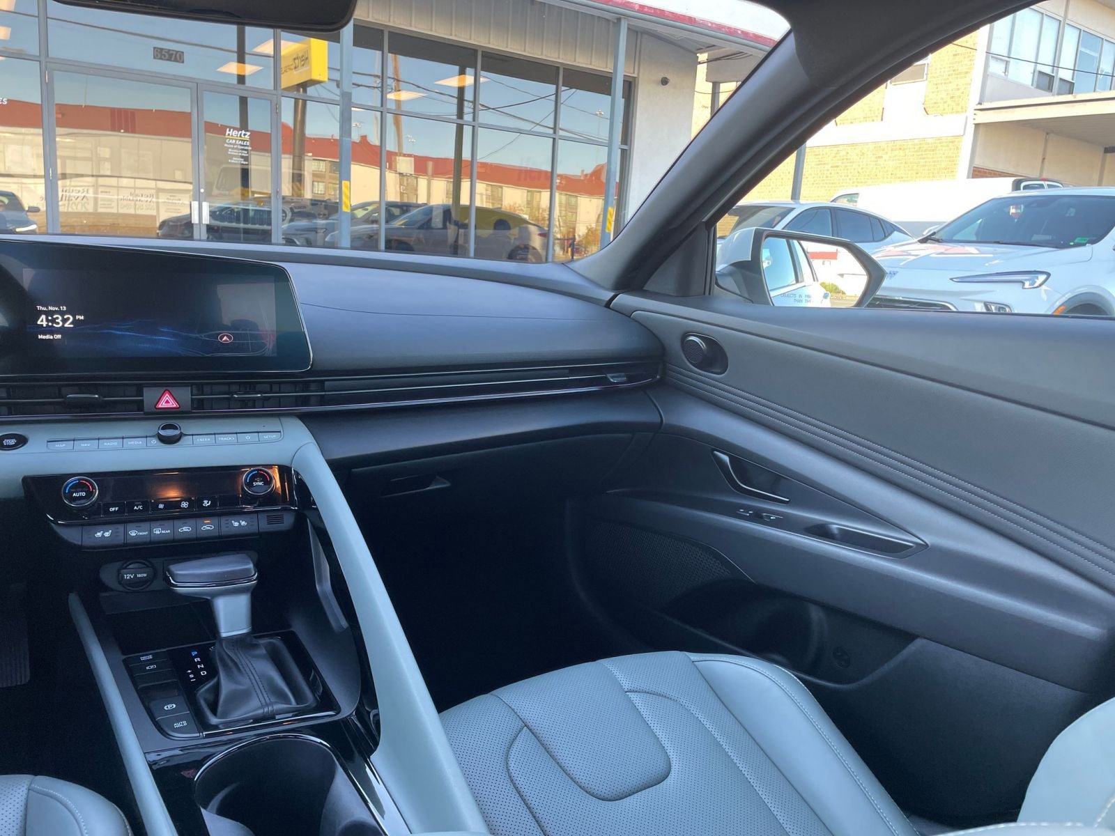 Used 2025 Hyundai Elantra Limited image 36