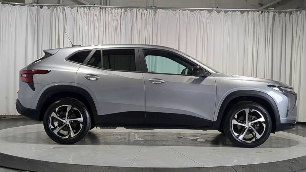 Used 2024 Chevrolet Trax RS w/ Driver Confidence Package FWD image 11