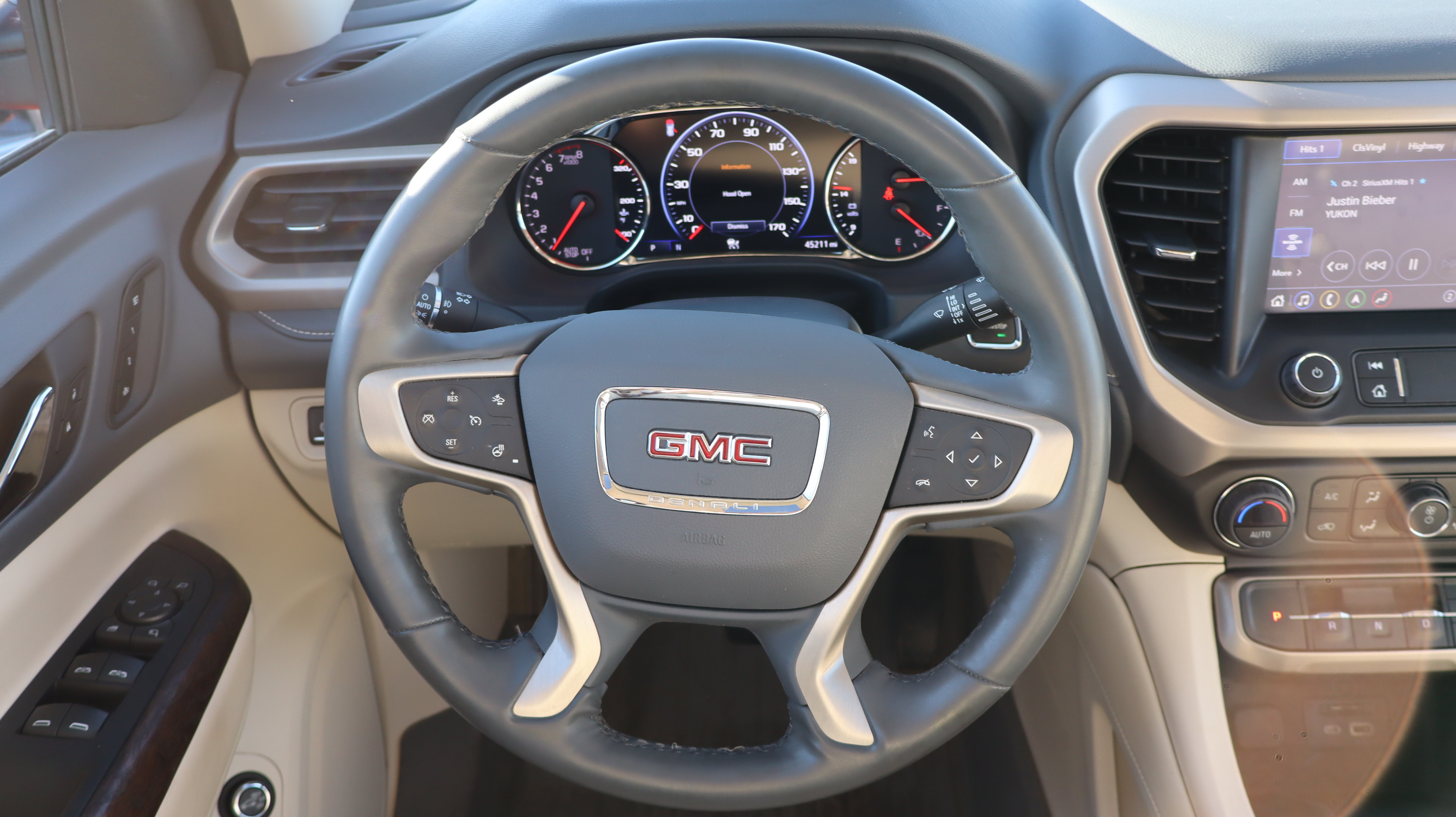 Used 2023 GMC Acadia Denali w/ Denali Ultimate Package AWD/4WD image 12