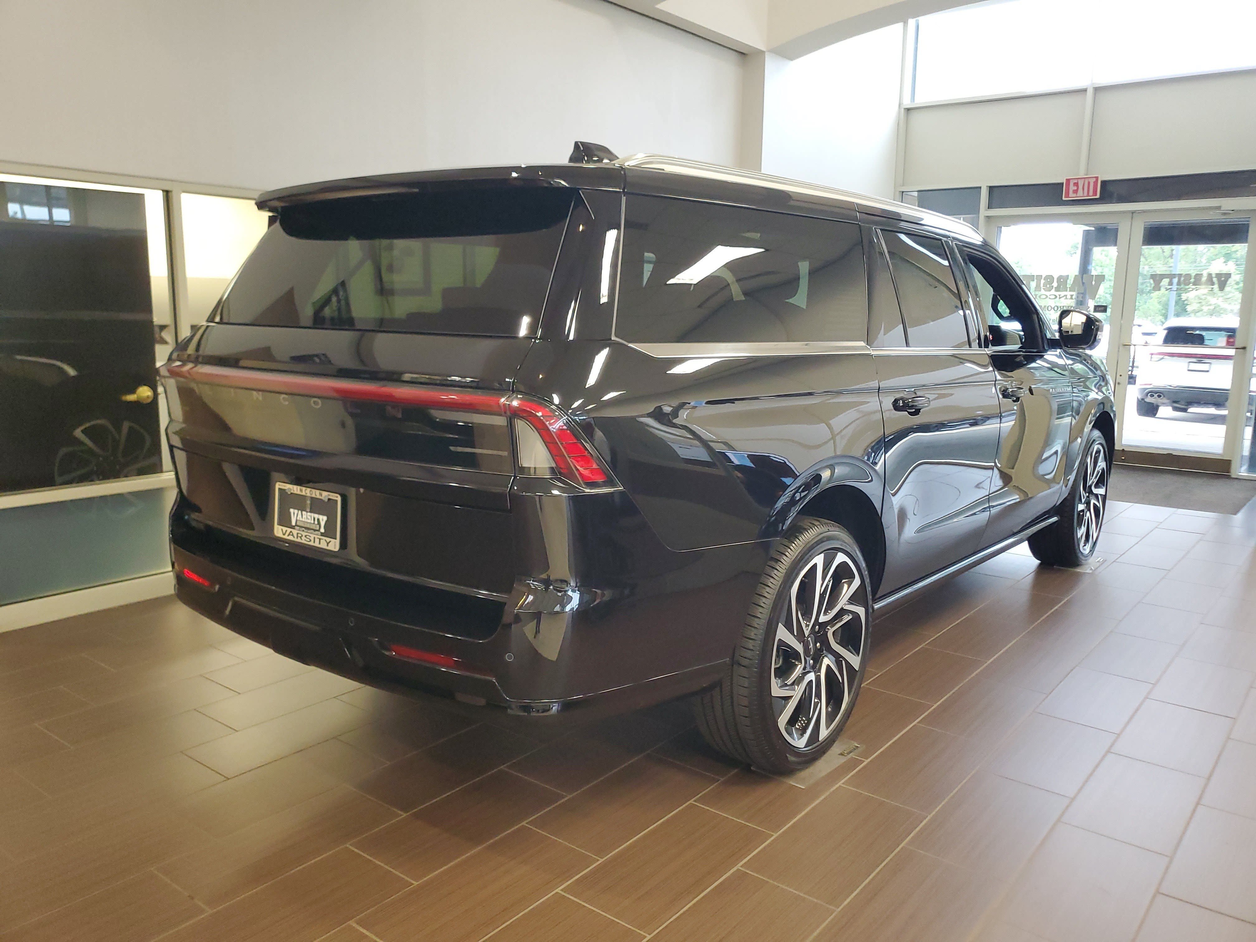 New 2026 Lincoln Navigator L Black Label AWD/4WD image 6