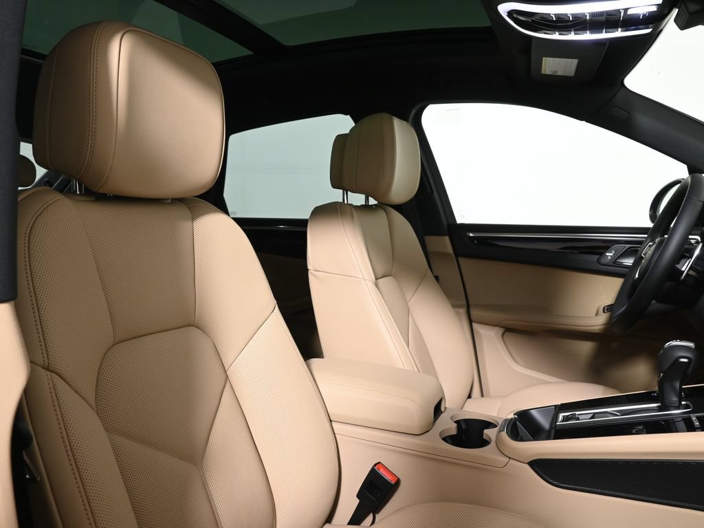 New 2026 Porsche Macan AWD/4WD image 39
