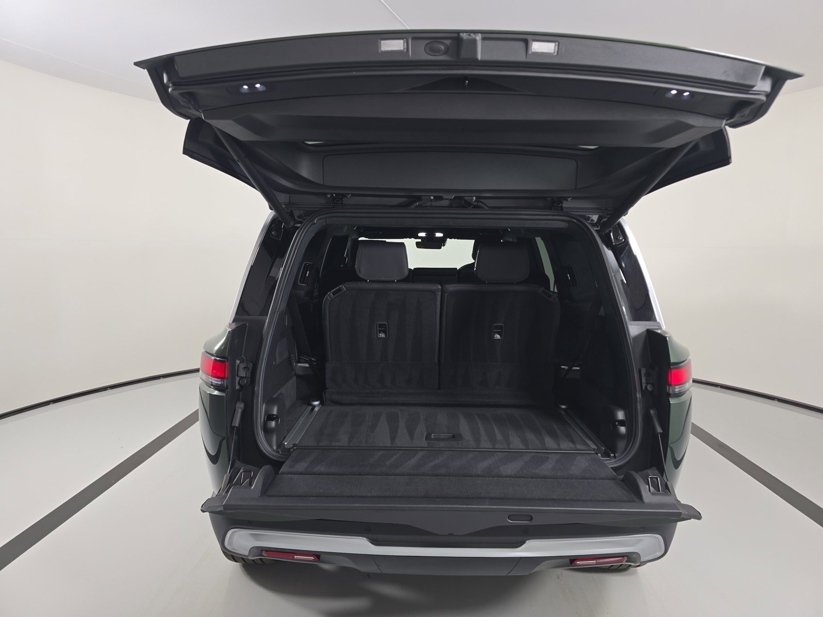 Used 2024 Rivian R1S Adventure image 15