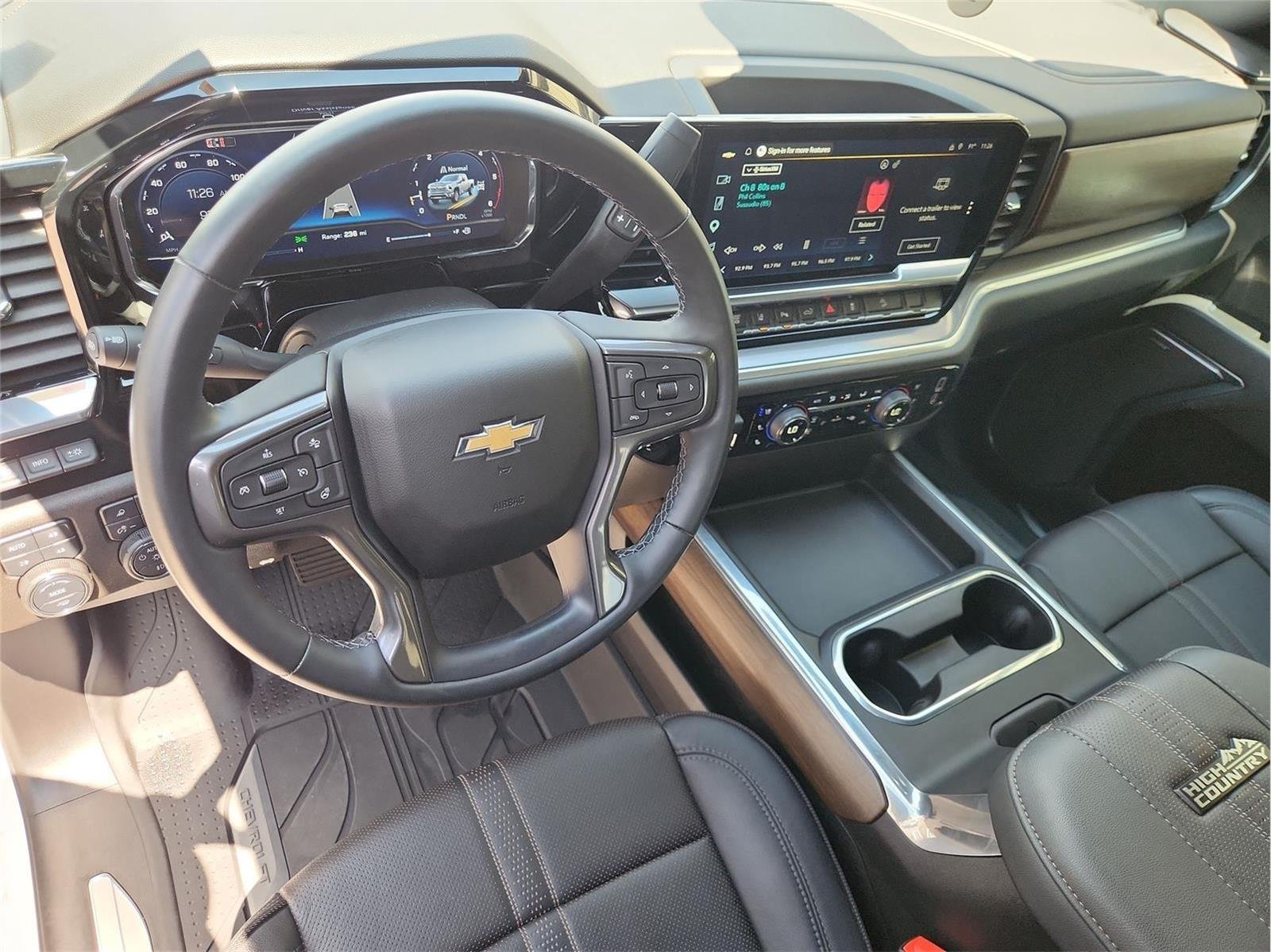 Used 2025 Chevrolet Silverado 2500 High Country w/ Technology Package AWD/4WD image 10