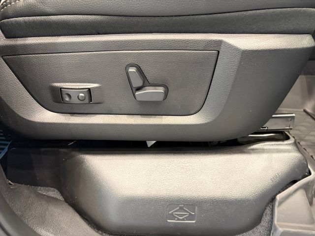 New 2026 RAM 2500 Laramie AWD/4WD image 32