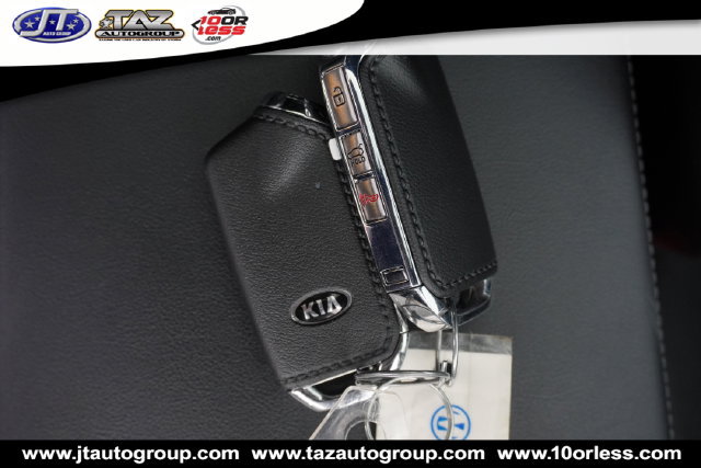 Used 2020 Kia Stinger GT1 RWD image 21