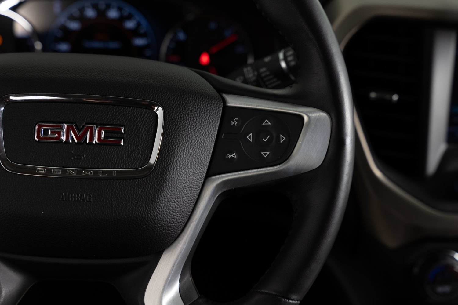Used 2017 GMC Acadia Denali w/ Technology Package FWD image 35