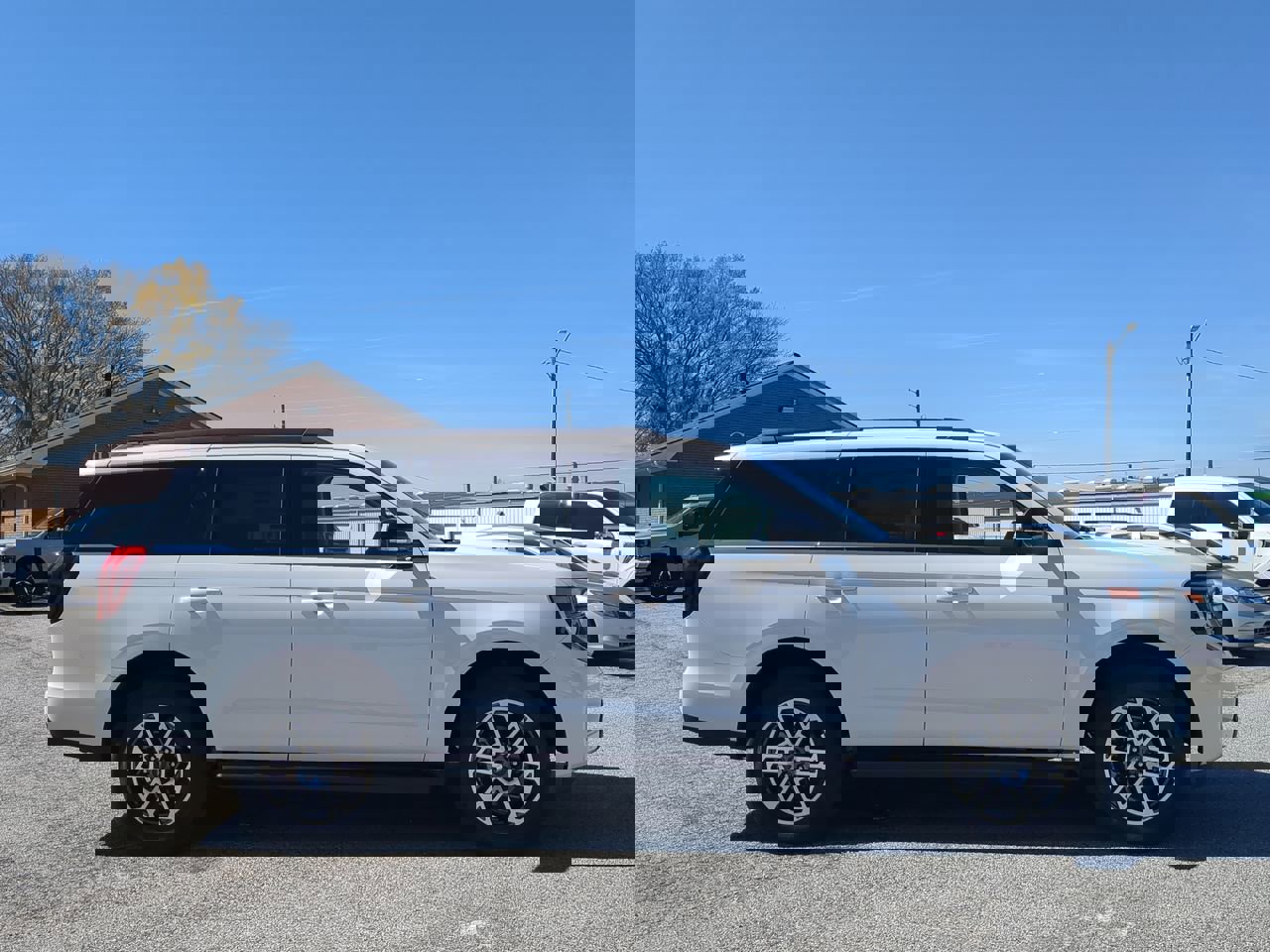 New 2026 Ford Expedition Active image 2