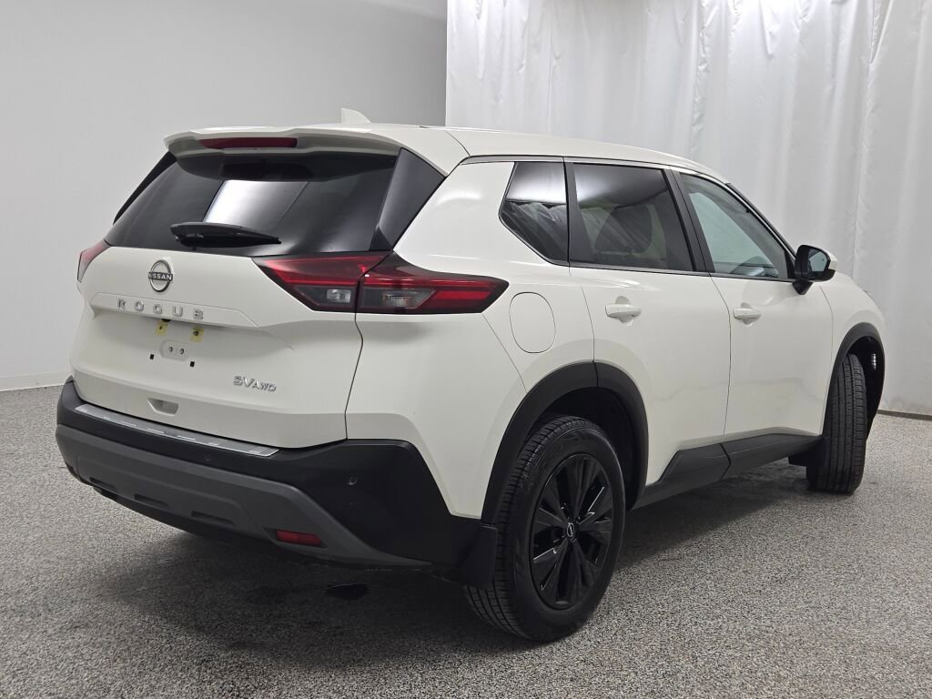 Used 2023 Nissan Rogue SV image 12