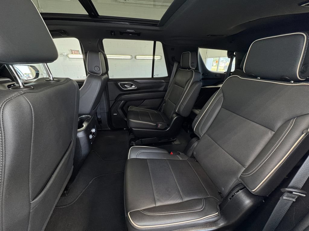 Used 2024 GMC Yukon SLT w/ SLT Luxury Package AWD/4WD image 22