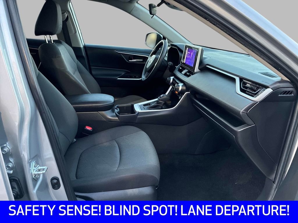 Used 2023 Toyota RAV4 XLE image 9