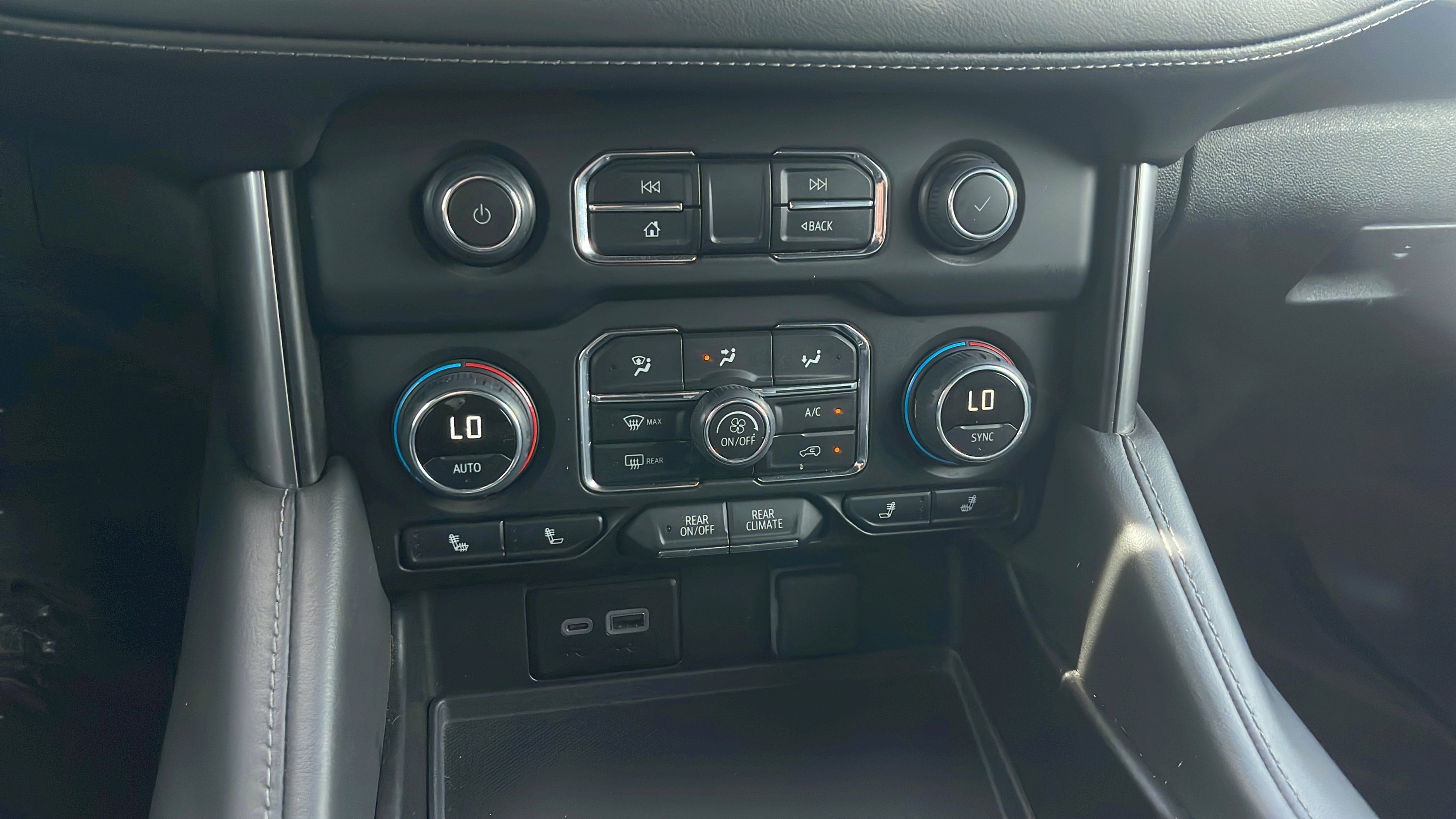Used 2024 Chevrolet Tahoe LT AWD/4WD image 18