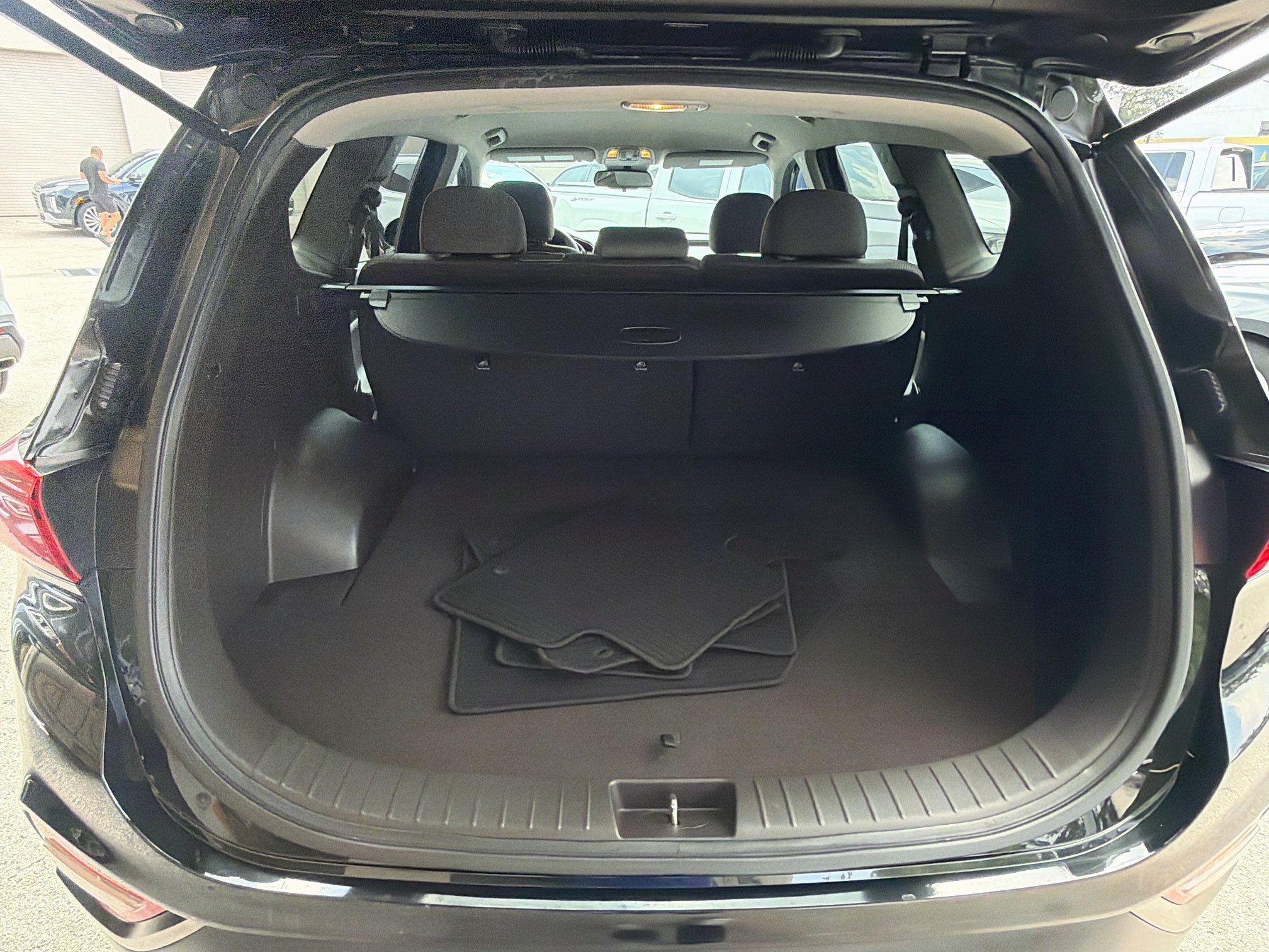 Used 2019 Hyundai Santa Fe SEL FWD image 23