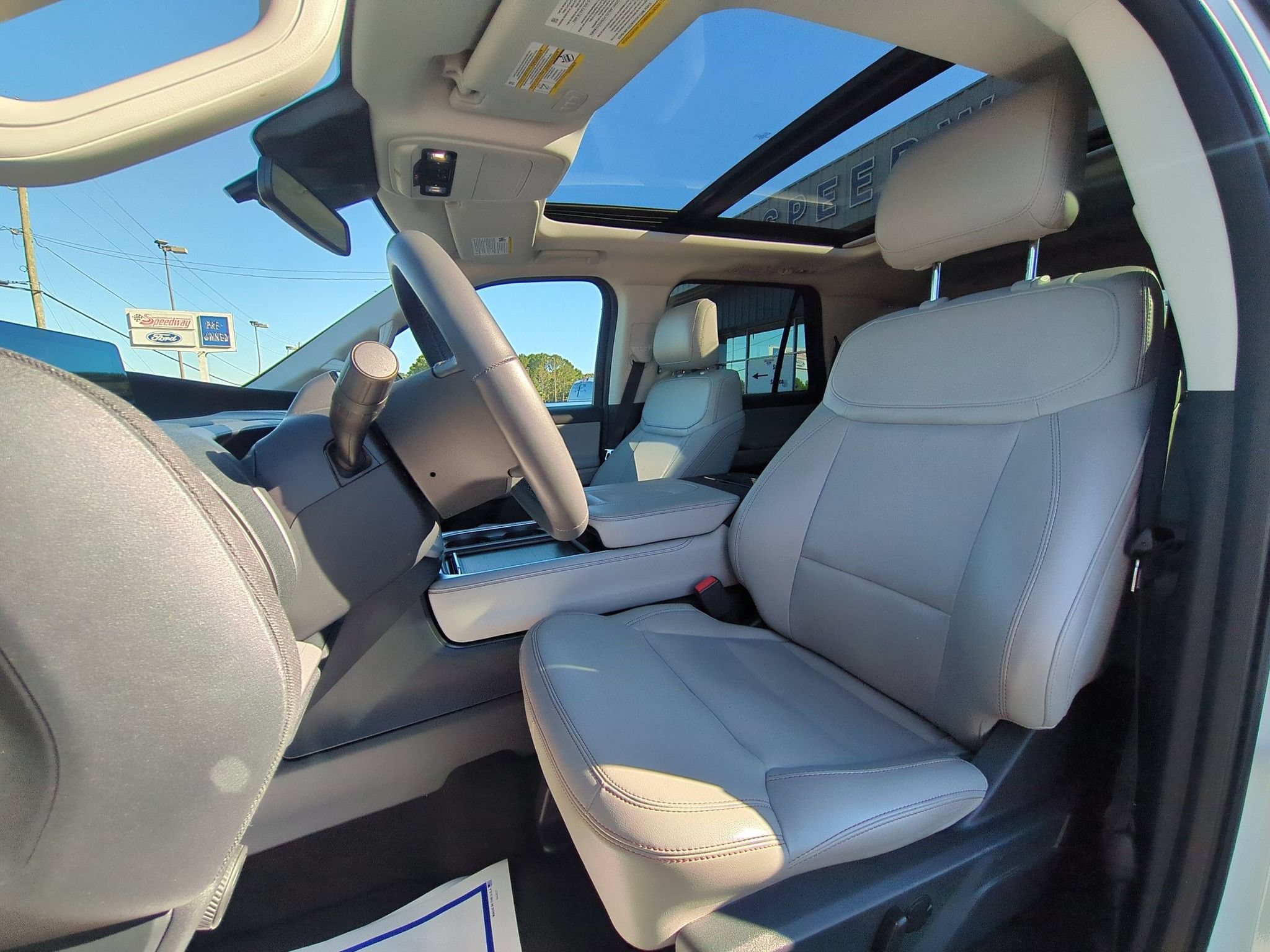 Certified 2025 Ford Expedition Active AWD/4WD image 23