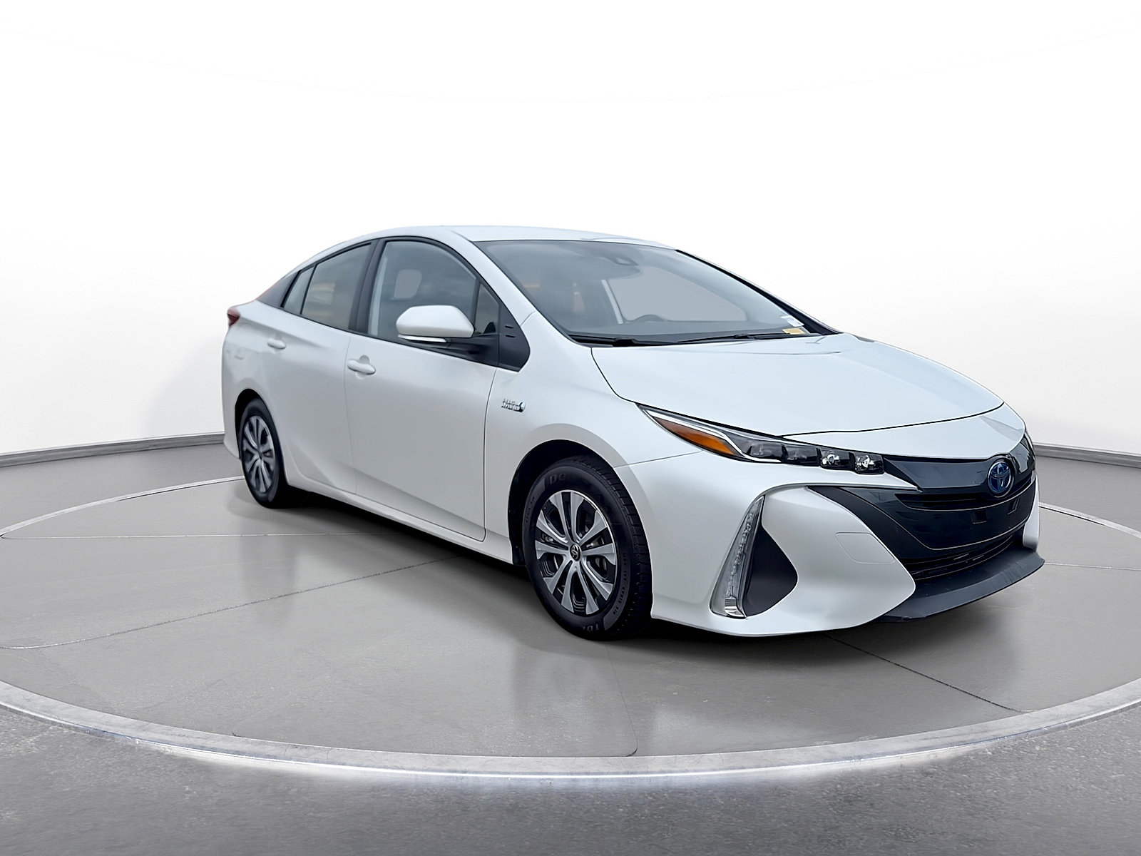 Used 2021 Toyota Prius Prime LE FWD image 2