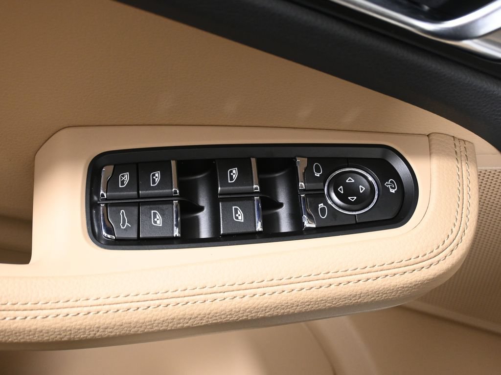 Used 2026 Porsche Macan S AWD/4WD image 34