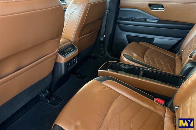 Used 2023 Nissan Pathfinder Platinum image 14