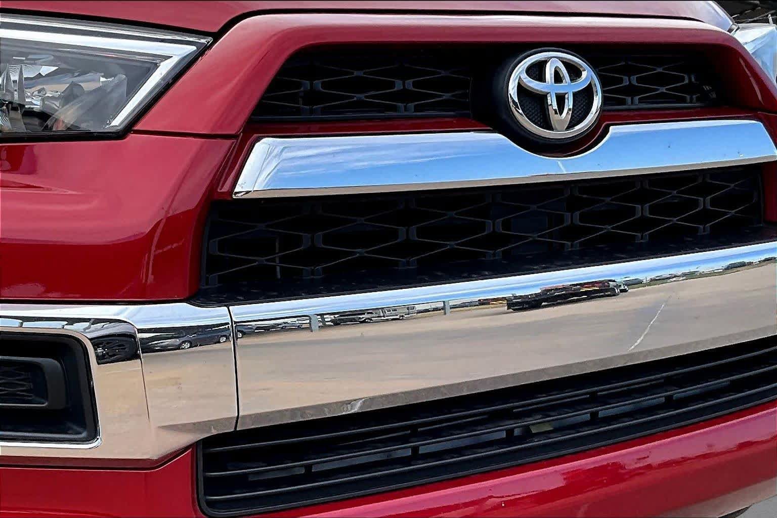 Used 2015 Toyota 4Runner Limited AWD/4WD image 29