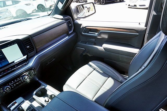 Used 2024 Chevrolet Silverado 1500 High Country w/ High Country Premium Package AWD/4WD image 33
