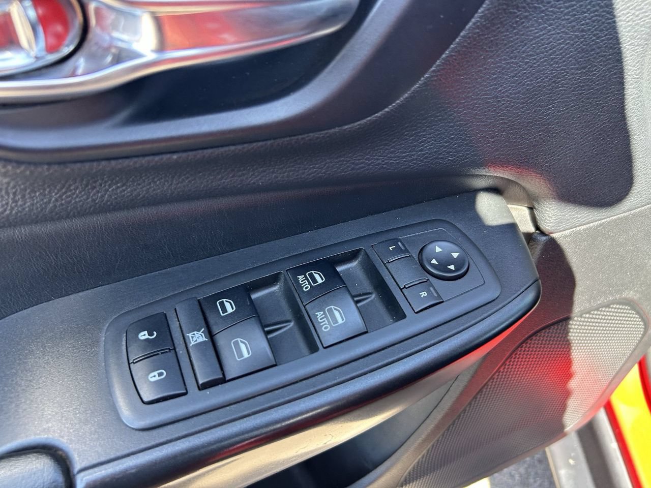 Used 2019 Jeep Cherokee Trailhawk w/ Comfort/Convenience Group AWD/4WD image 56