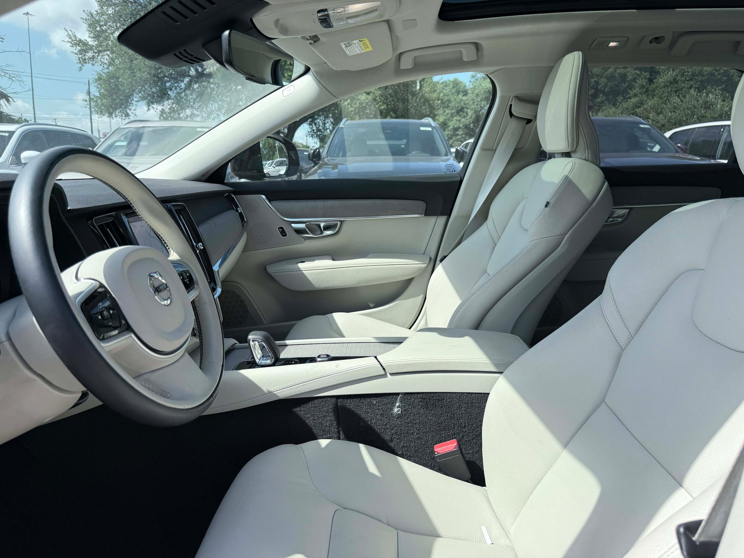 Certified 2025 Volvo V90 B6 Cross Country Plus AWD/4WD image 10