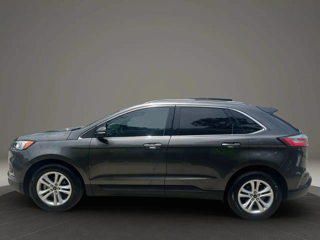 Used 2020 Ford Edge SEL w/ Convenience Package FWD image 4