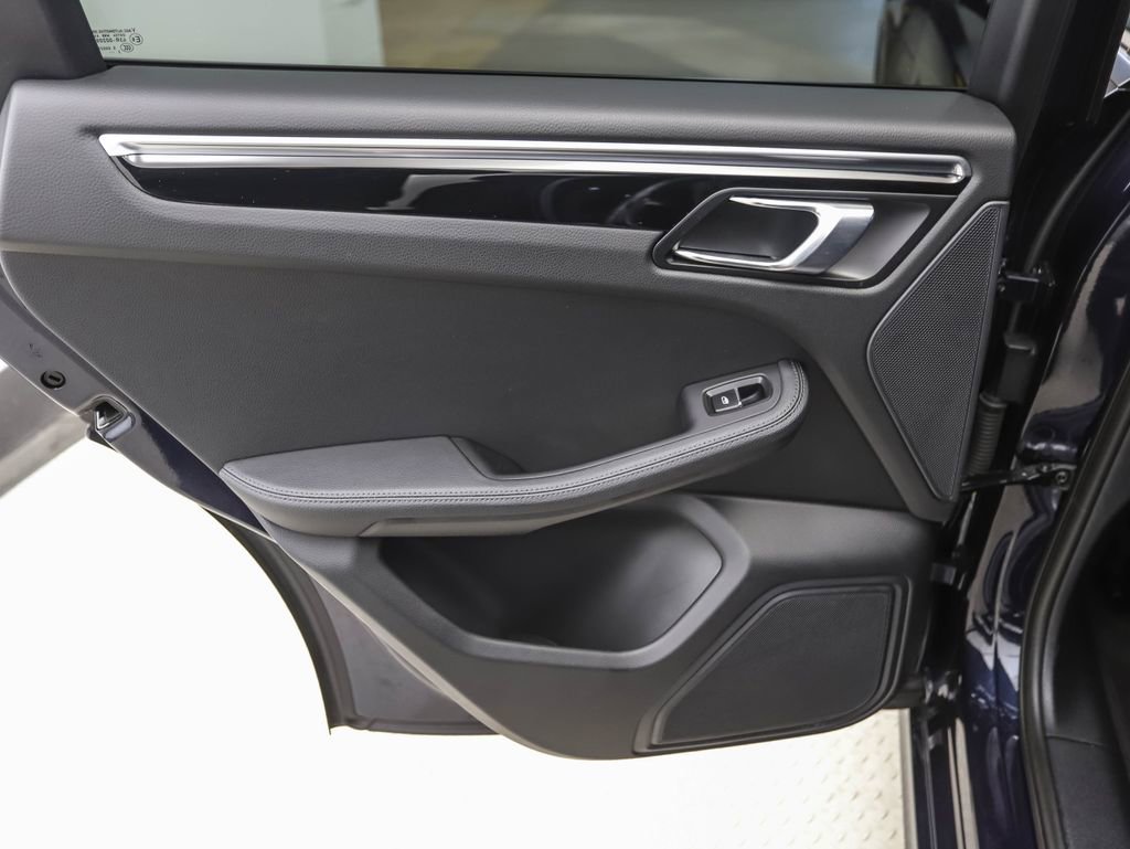 Used 2023 Porsche Macan image 18