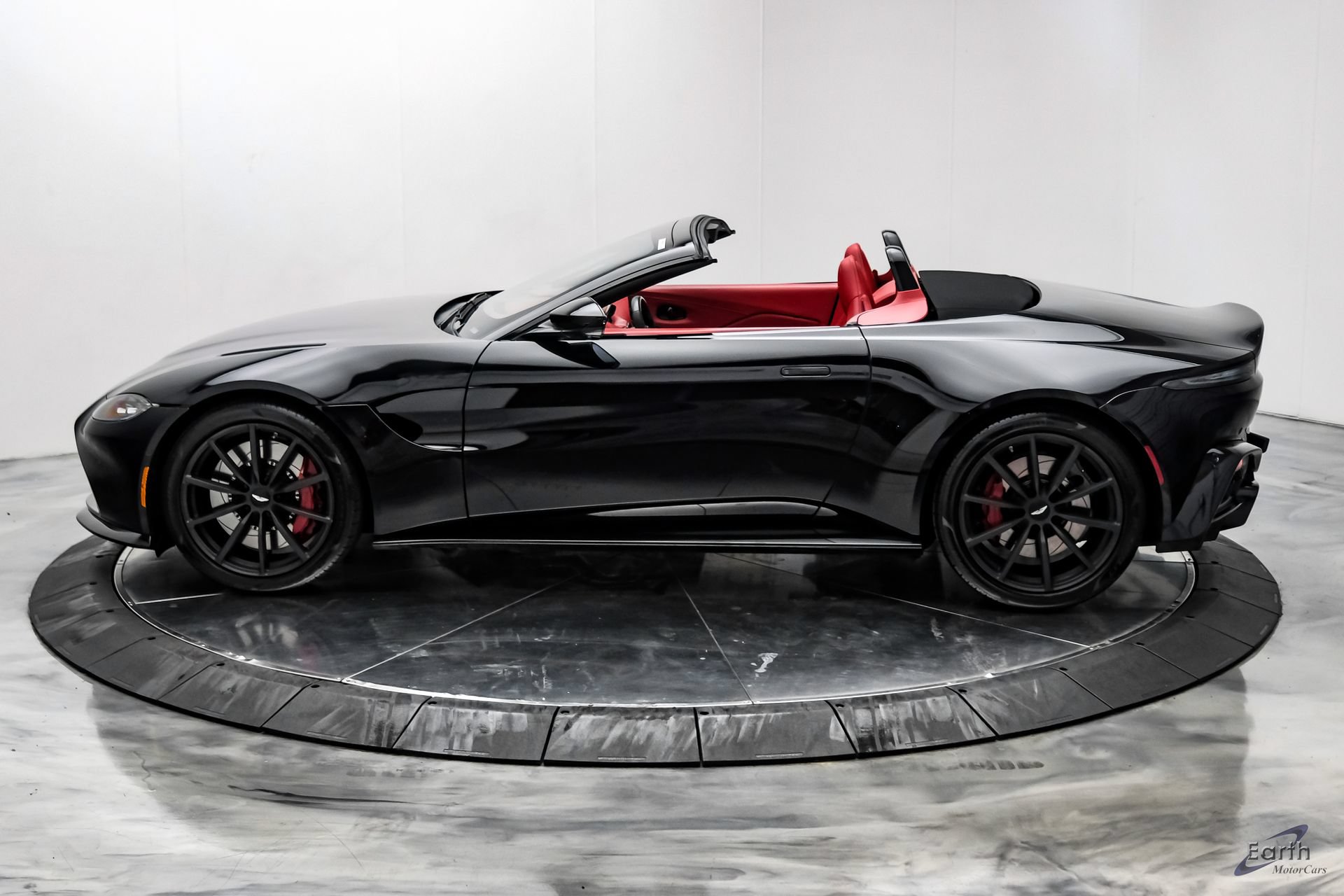 Used 2022 Aston Martin V8 Vantage Roadster RWD image 9