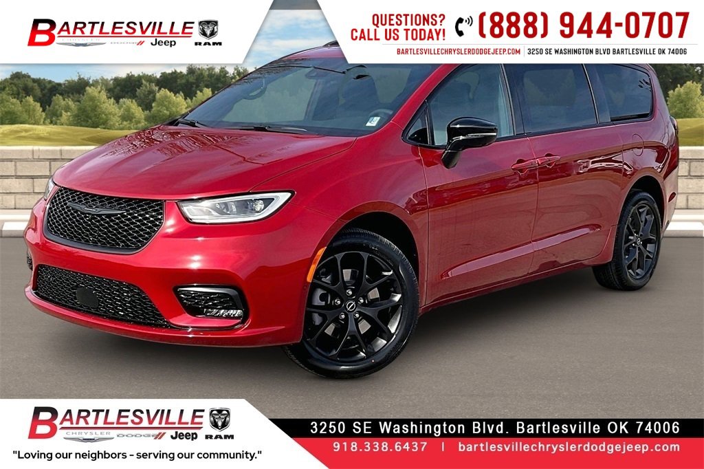 New 2026 Chrysler Pacifica Select image 1