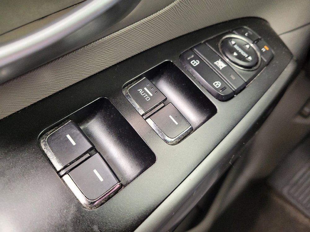 Used 2019 Kia Sedona LX FWD image 27