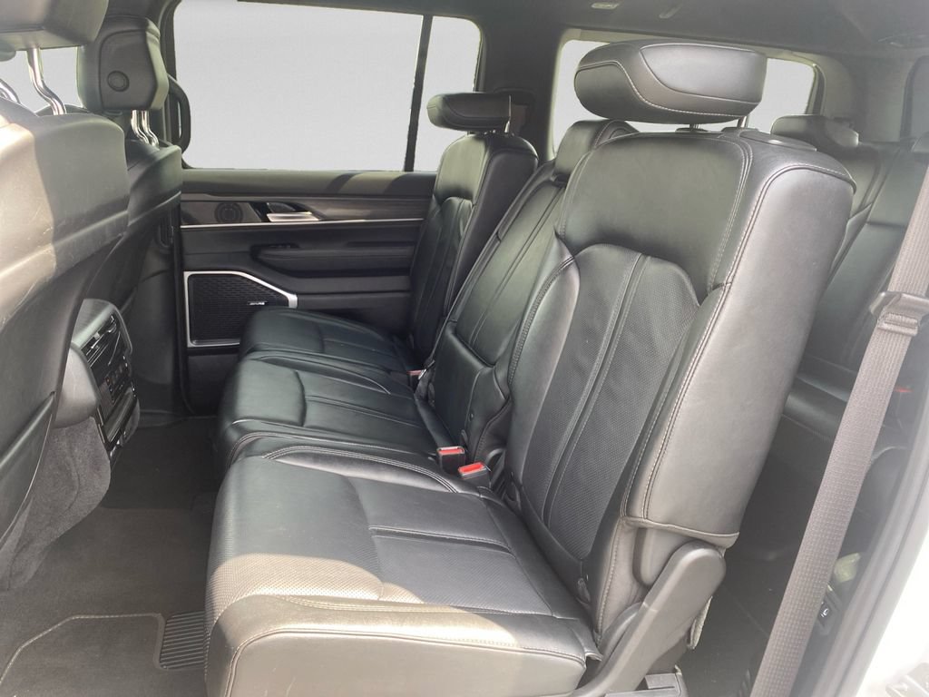 Used 2024 Jeep Wagoneer Series II w/ Flexible Seating Group RWD image 25