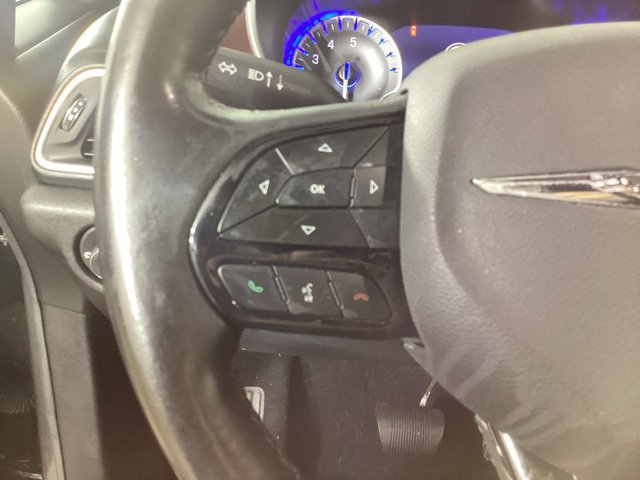 Used 2019 Chrysler Pacifica Touring-L FWD image 14