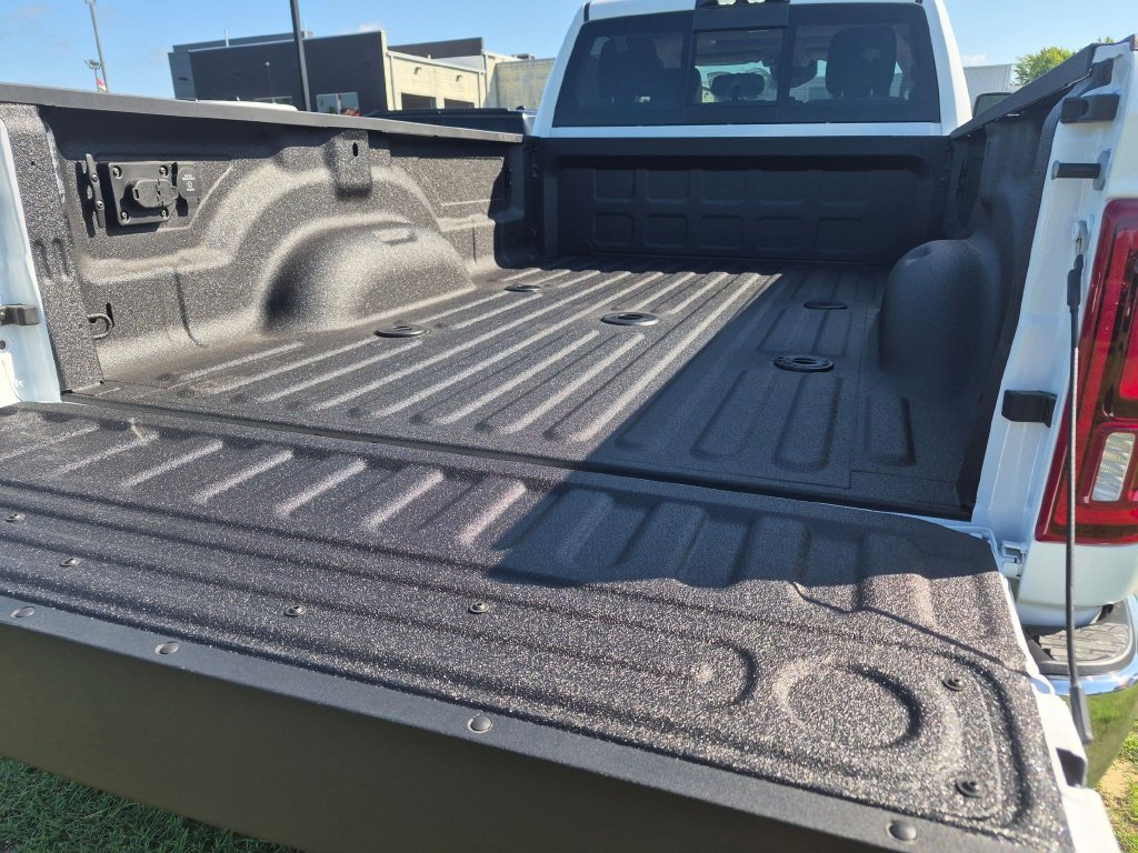 New 2026 RAM 3500 Laramie AWD/4WD image 26
