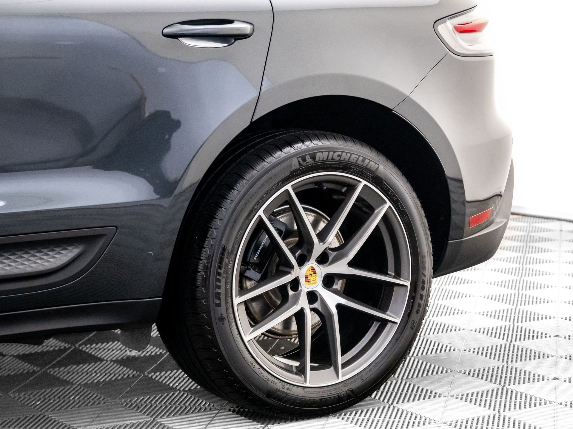 Certified 2025 Porsche Macan image 35