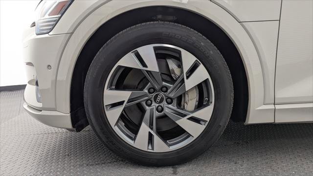 Used 2022 Audi e-tron Premium w/ Convenience Plus Package AWD/4WD image 29