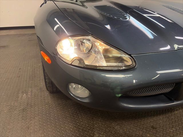 Used 2001 Jaguar XK8 Convertible image 2
