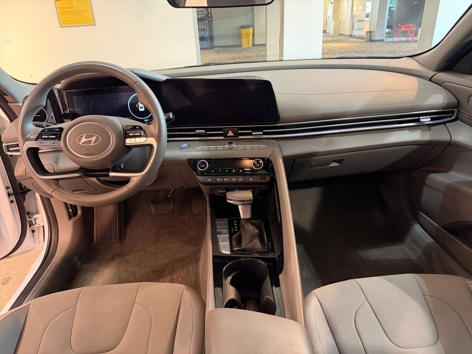 Used 2025 Hyundai Elantra SEL FWD image 34