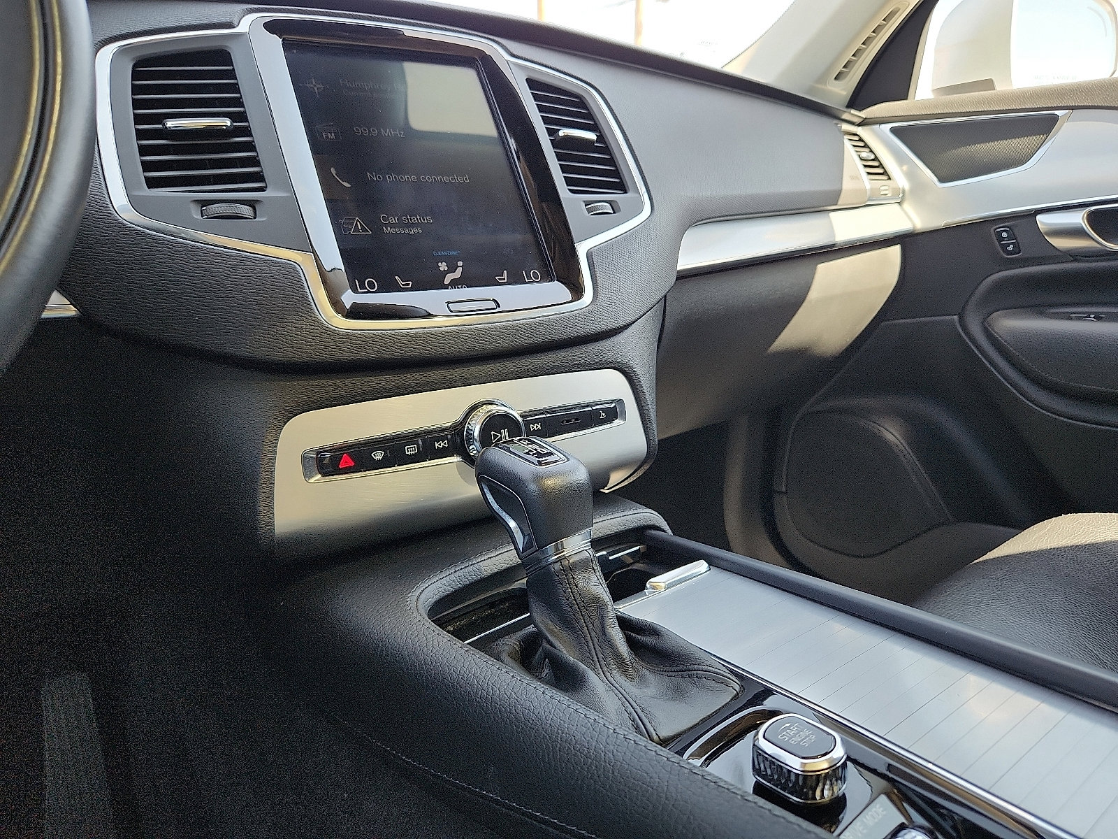 Used 2018 Volvo XC90 T5 Momentum w/ Convenience Package FWD image 20