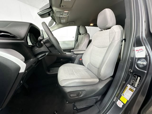 Used 2025 Toyota Sienna LE image 16