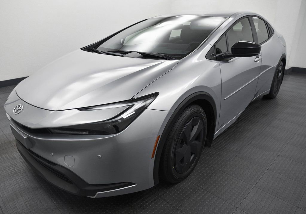 Used 2023 Toyota Prius LE image 3