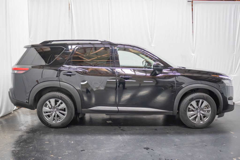 Used 2024 Nissan Pathfinder SV AWD/4WD image 4