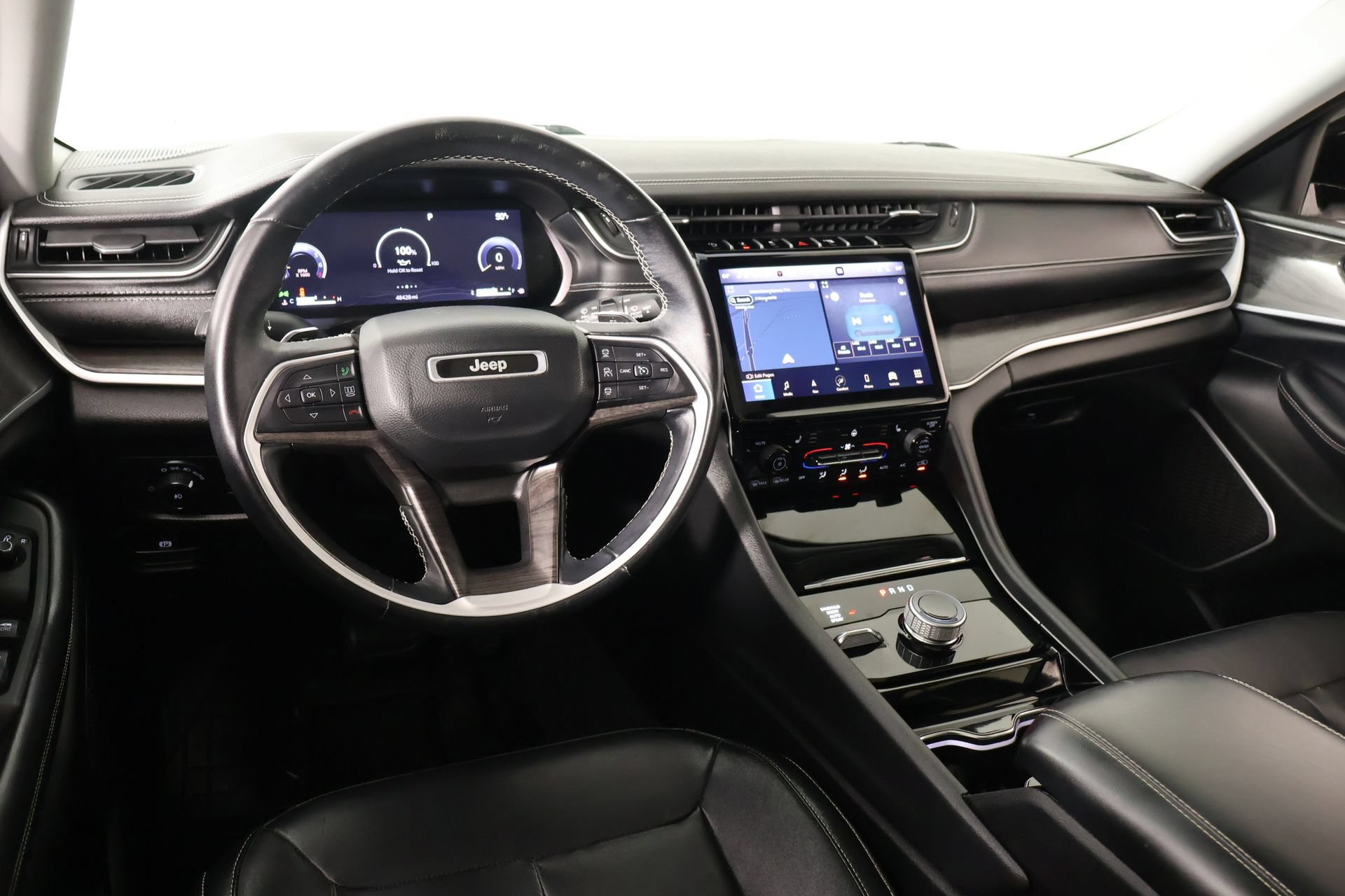 Used 2022 Jeep Grand Cherokee Limited AWD/4WD image 2