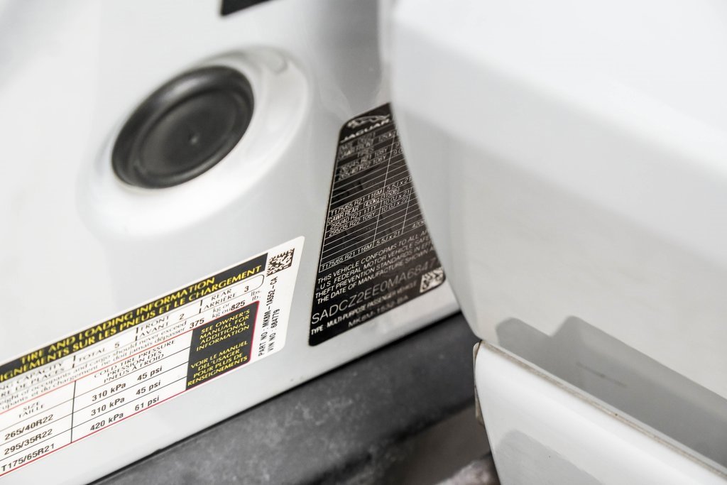 Used 2021 Jaguar F-PACE SVR image 49