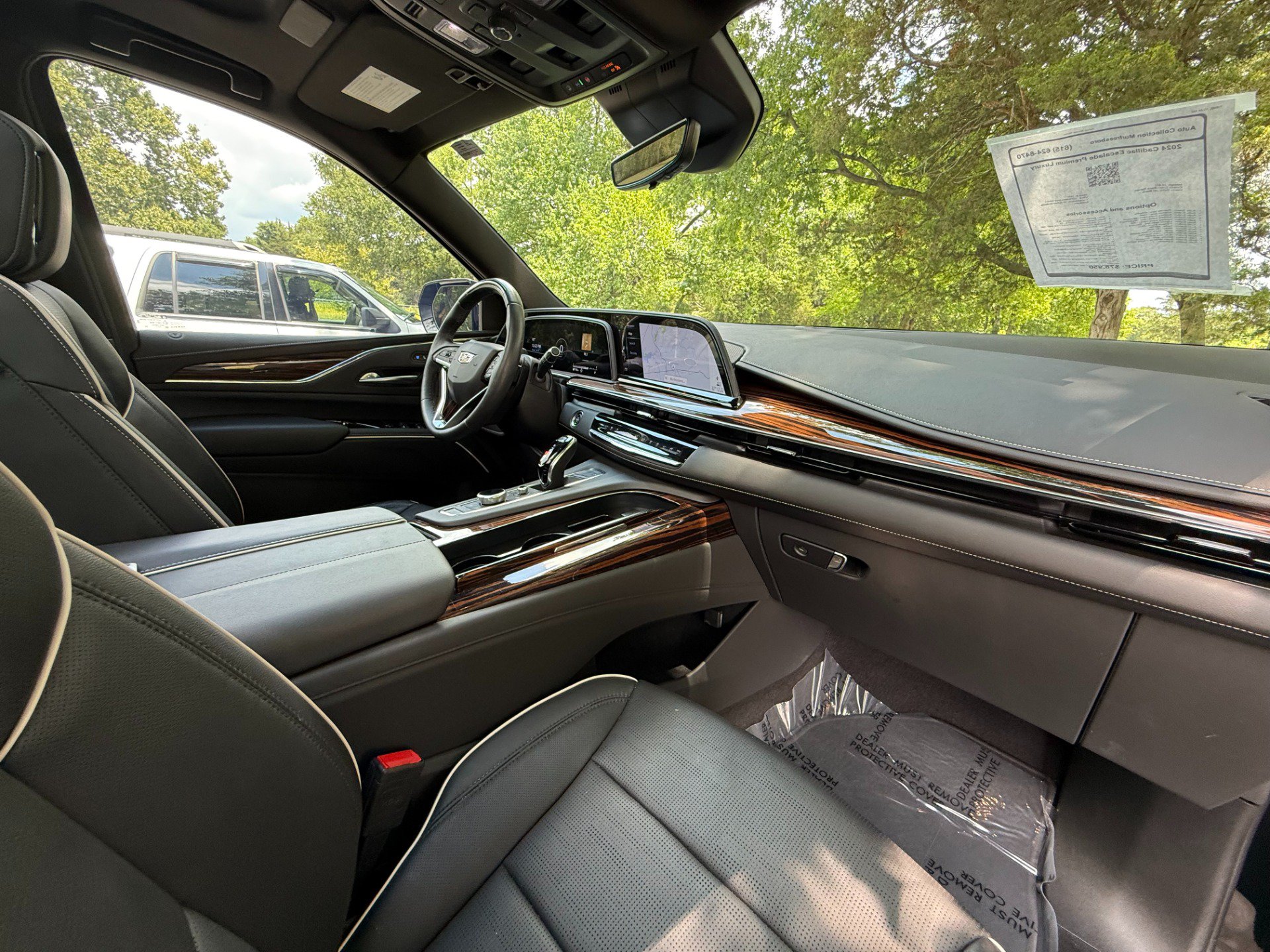 Used 2024 Cadillac Escalade Premium Luxury AWD/4WD image 40