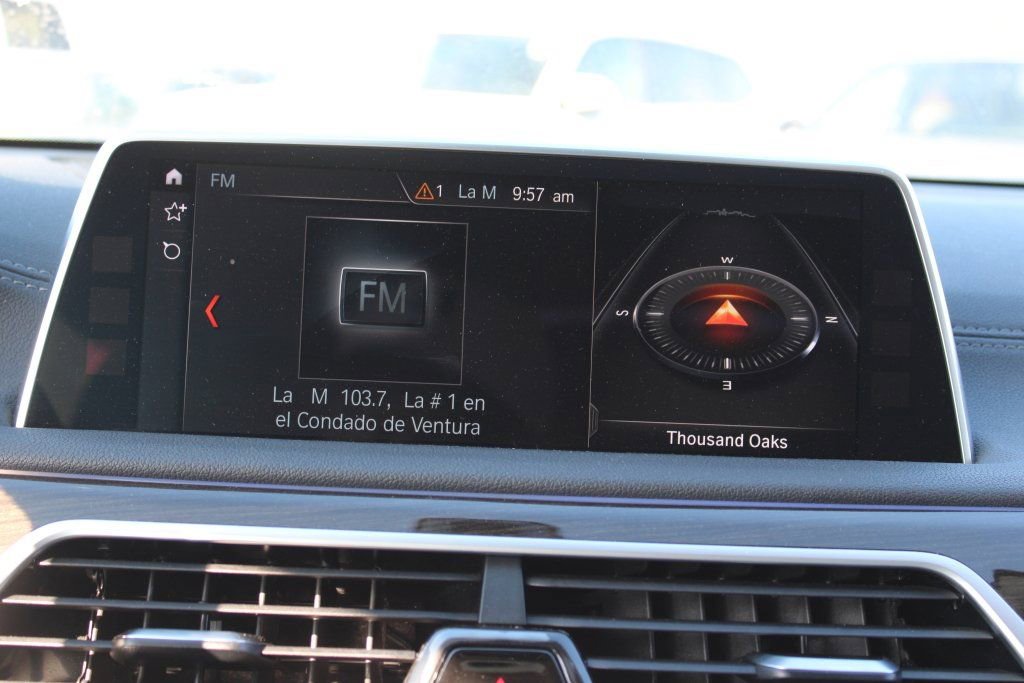 Used 2018 BMW 750i image 18