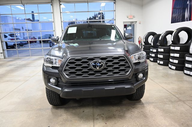 Used 2022 Toyota Tacoma TRD Off-Road image 2