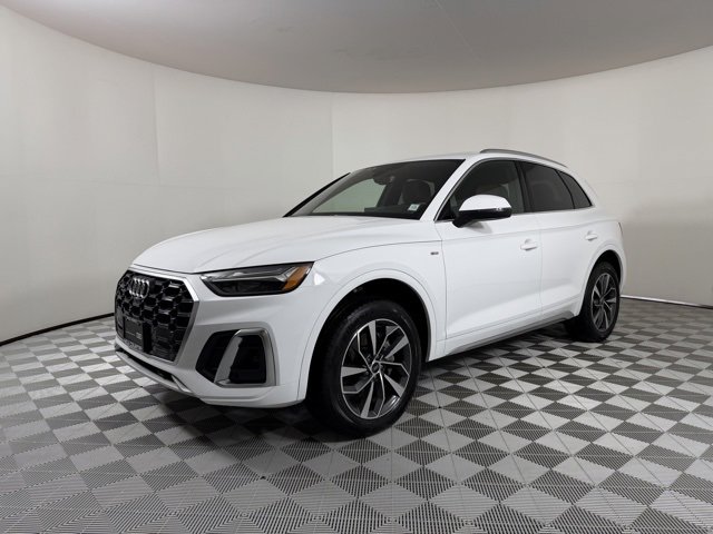 Certified 2025 Audi Q5 2.0T Premium Plus w/ Premium Plus Package image 3